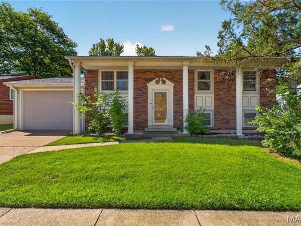 658 Green Forest Drive, Fenton, MO 63026