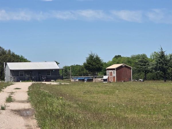 4872 County Road 1101 , Celeste, TX 75423