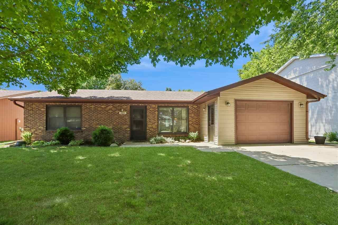 1821 Sterling Ct, Iowa City, IA 52240 Main Photo