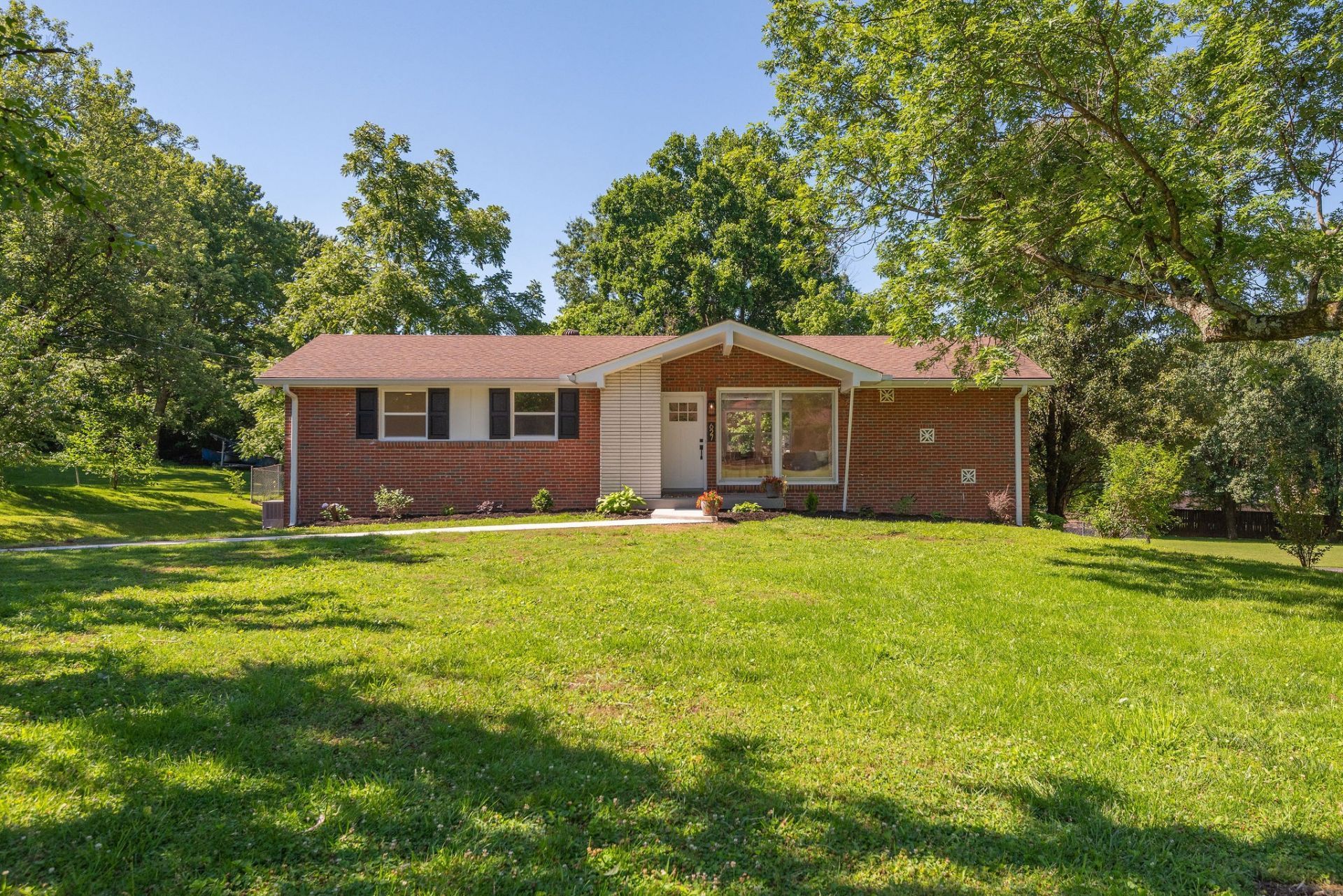 627 Woodett Dr, Nashville, TN 37211 Main Photo