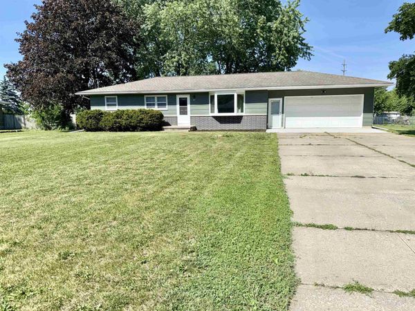 3867 Cedar Terrace Dr. , Waterloo, IA 50702