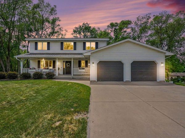685 Flora Square, Prescott, WI 54021