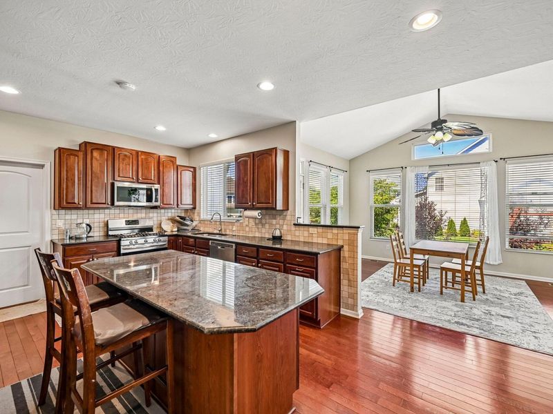 317 Blue Jacket Circle, Pickerington, OH 43147 Photo 9