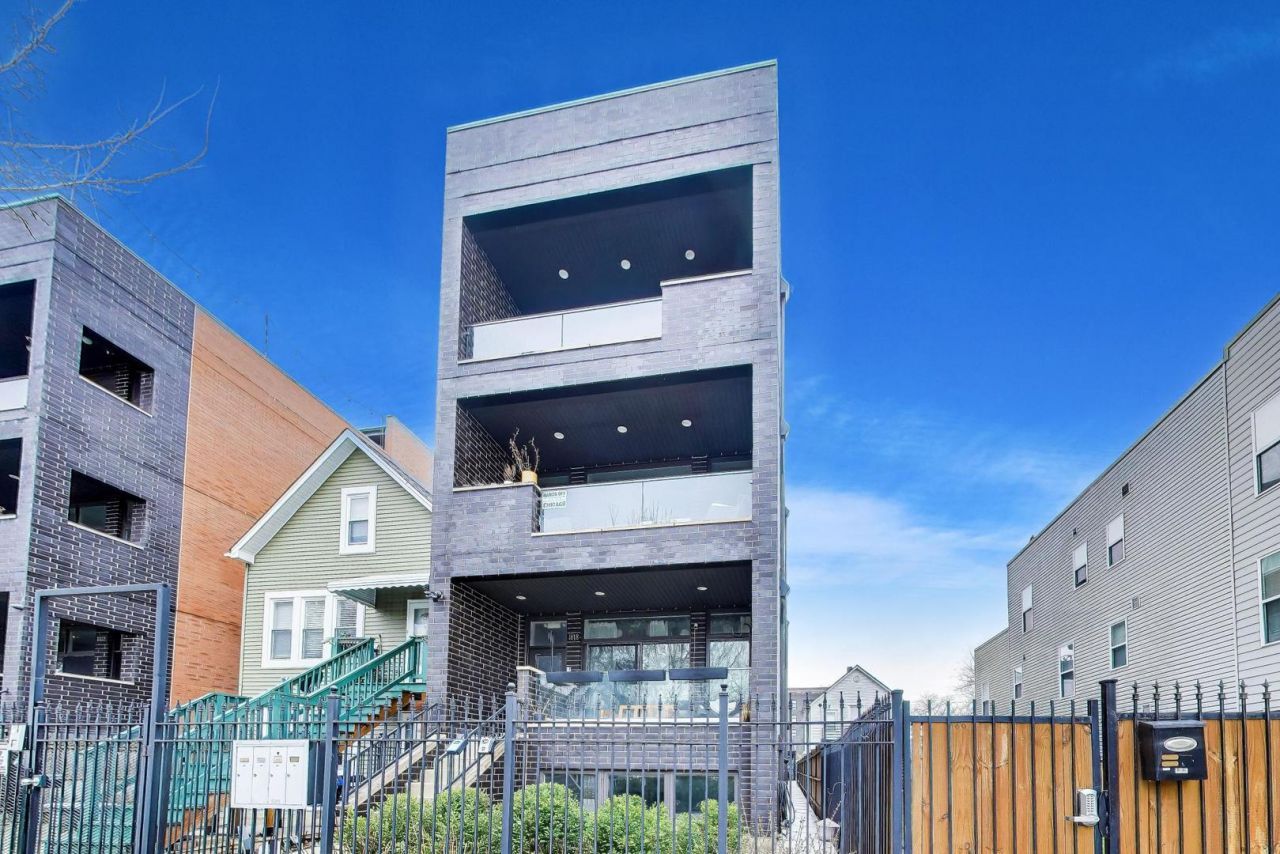 1818 N Sawyer Avenue, Unit 1W, Chicago, IL 60647 Main Photo