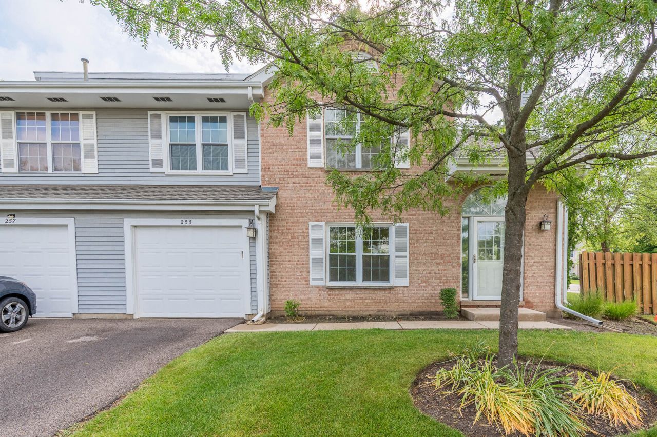 255 Cumberland Court, Unit C, Gurnee, IL 60031 Main Photo