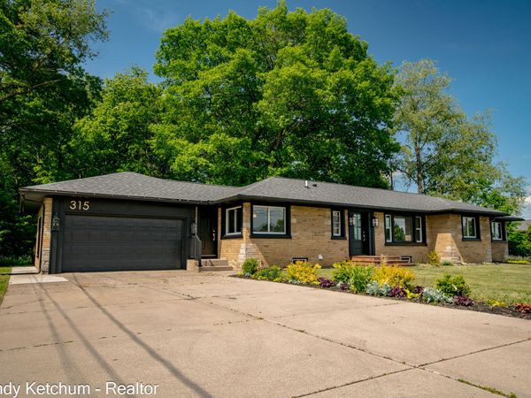 315 W 40th Street, Holland, MI 49423