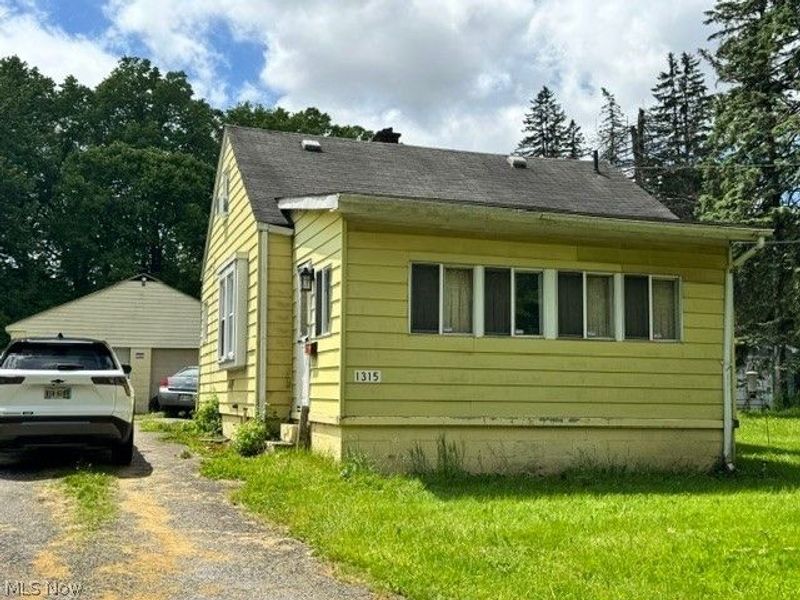 1315 Crumrine Street, Youngstown, OH 44505 Photo 1