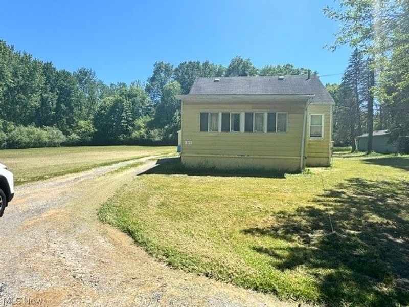 1315 Crumrine Street, Youngstown, OH 44505 Photo 2