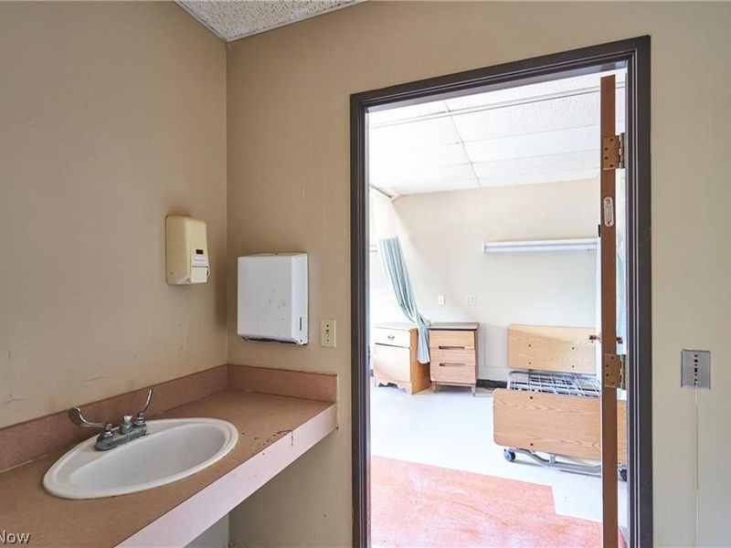 16231 Broadway Avenue, Maple Heights, OH 44137 Photo 31