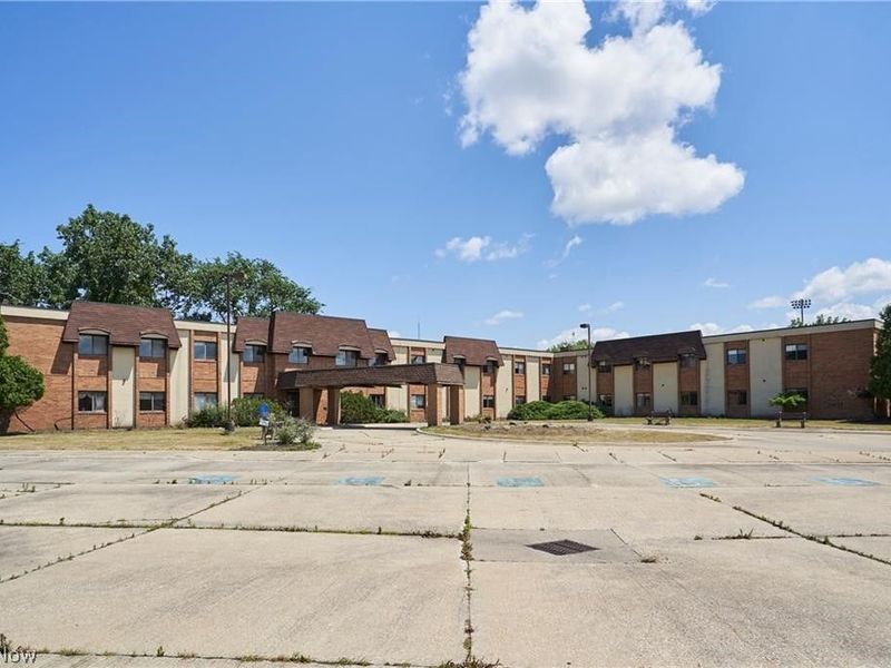 16231 Broadway Avenue, Maple Heights, OH 44137 Photo 4