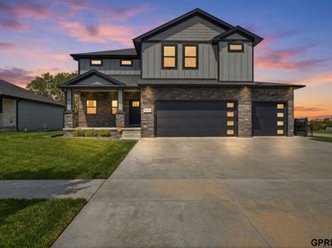 1111 Terrace View Drive, Hickman, NE 68372