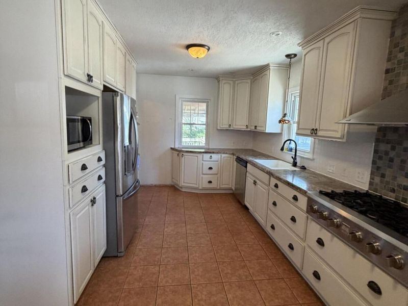 958 E Spring Street, Saint Marys, OH 45885 Photo 2