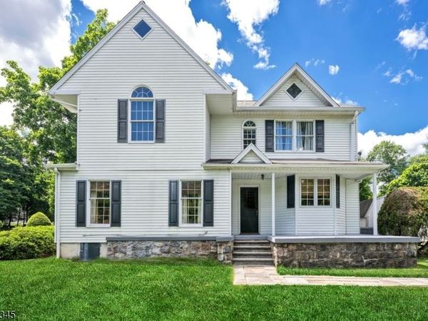 457 Russell Ave, Wyckoff, NJ 07481