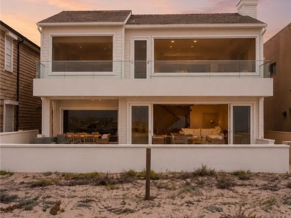 1554 E Oceanfront, Newport Beach, CA 92661
