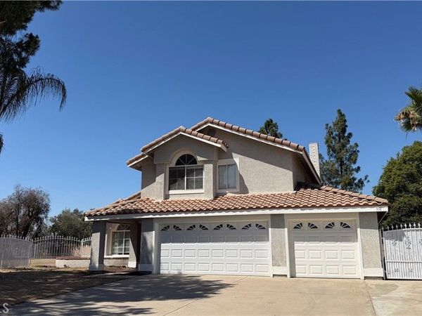 958 High Peak , Riverside, CA 92506