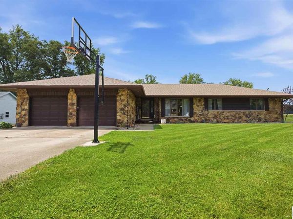 854 E England Dr, Sullivan, IN 47882