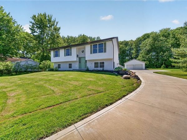 10142 Hillcrest Road , Kirtland, OH 44094