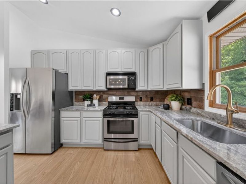 10142 Hillcrest Road, Kirtland, OH 44094 Photo 12