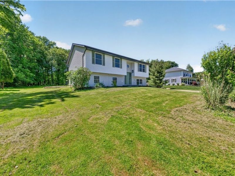 10142 Hillcrest Road, Kirtland, OH 44094 Photo 2