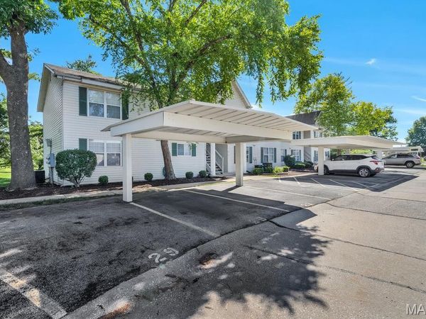 27 Sugarwood Court , Unit 1, St Peters, MO 63376