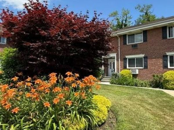 200 Merrick Road, Unit F, Amityville, NY 11701