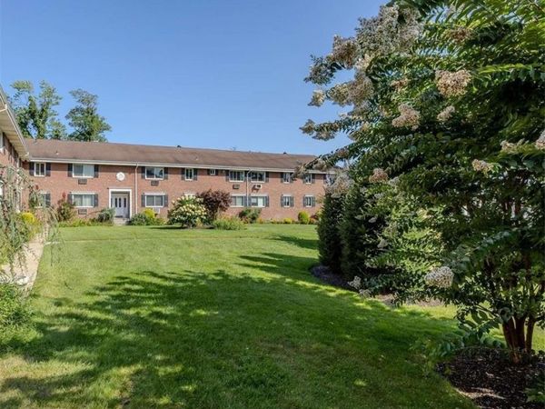 200 Merrick Road, Unit F, Amityville, NY 11701