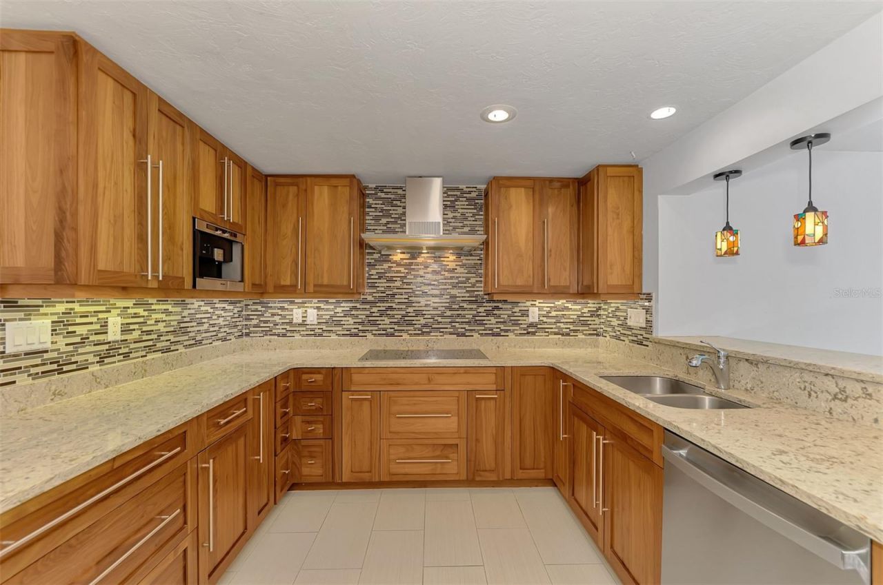 1110 Carmella Circle, Sarasota, FL 34243 Photo