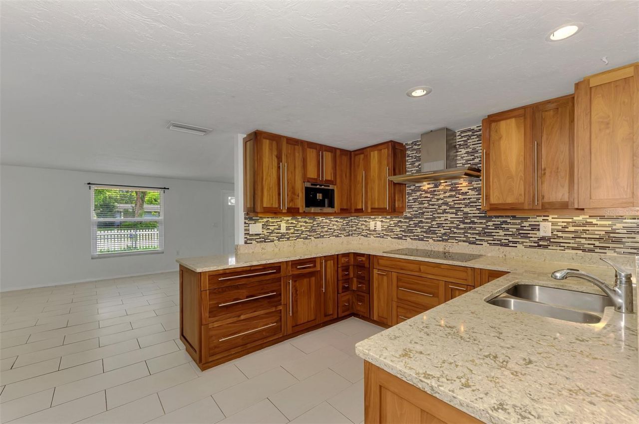 1110 Carmella Circle, Sarasota, FL 34243 Photo