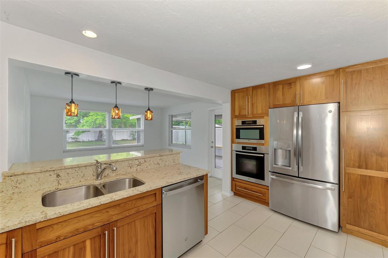 1110 Carmella Circle, Sarasota, FL 34243 Photo