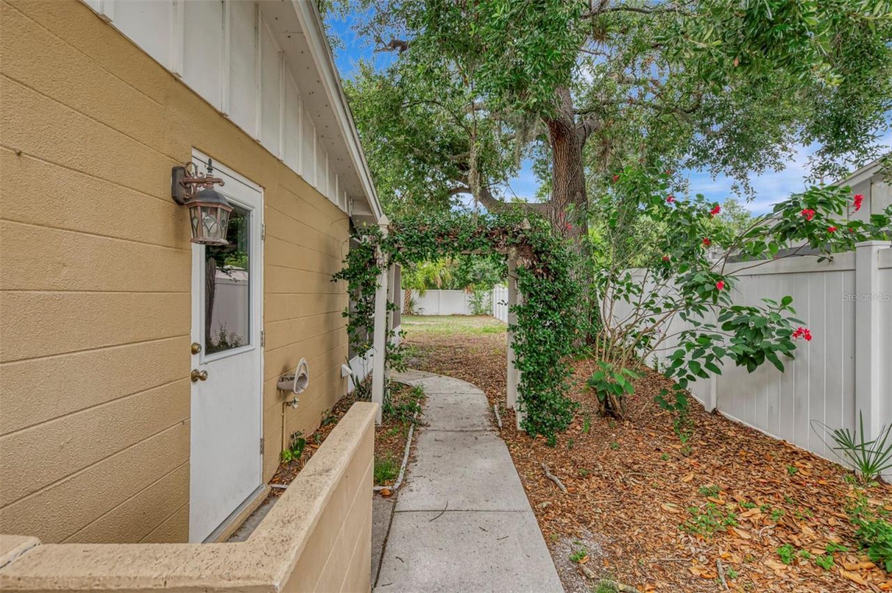 1110 Carmella Circle, Sarasota, FL 34243 Photo