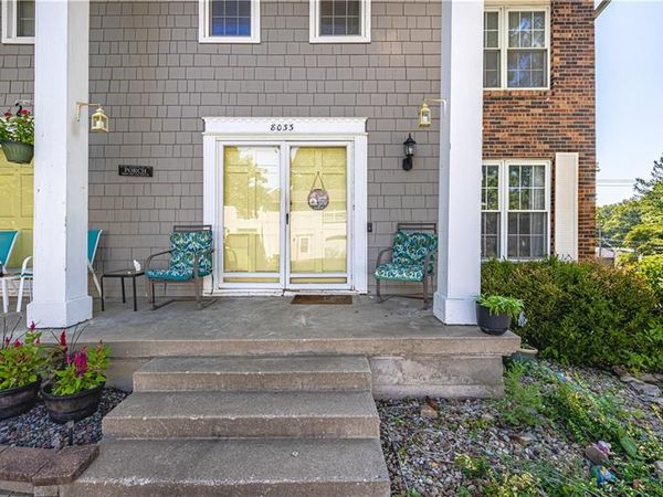 8033 N Harrison Lane, Kansas City, MO 64118