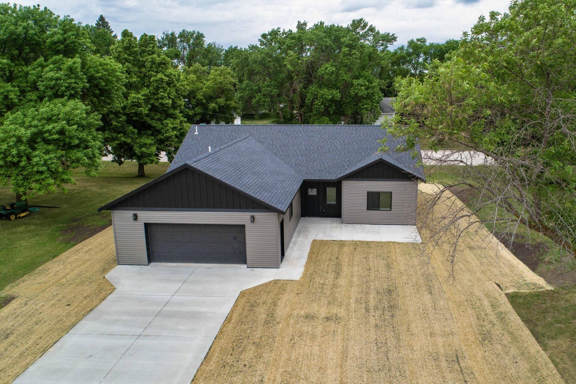 313 1st Street NE, Rothsay, MN 56579