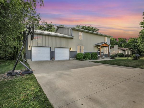 8909 N 2300 East Road, Fairbury, IL 61739