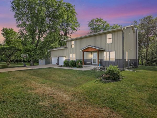 8909 N 2300 East Road, Fairbury, IL 61739