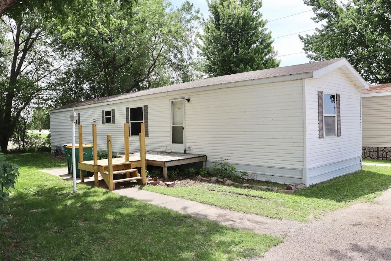 806 28th Street, Unit 2, Milford, IA 51351 Main Photo