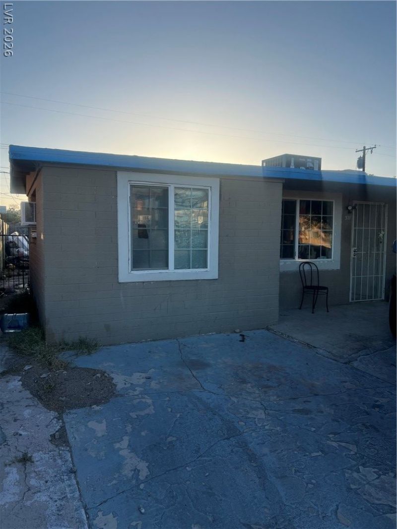 321 N Yale Street , Las Vegas, NV 89107