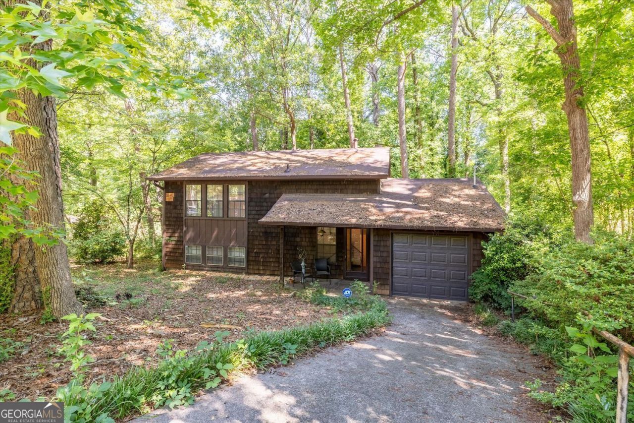 4252 Nelby Drive, Stone Mountain, GA 30083 Main Photo
