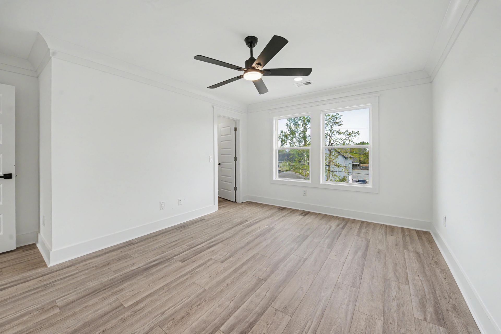 2014 Comstock Avenue Photo 21
