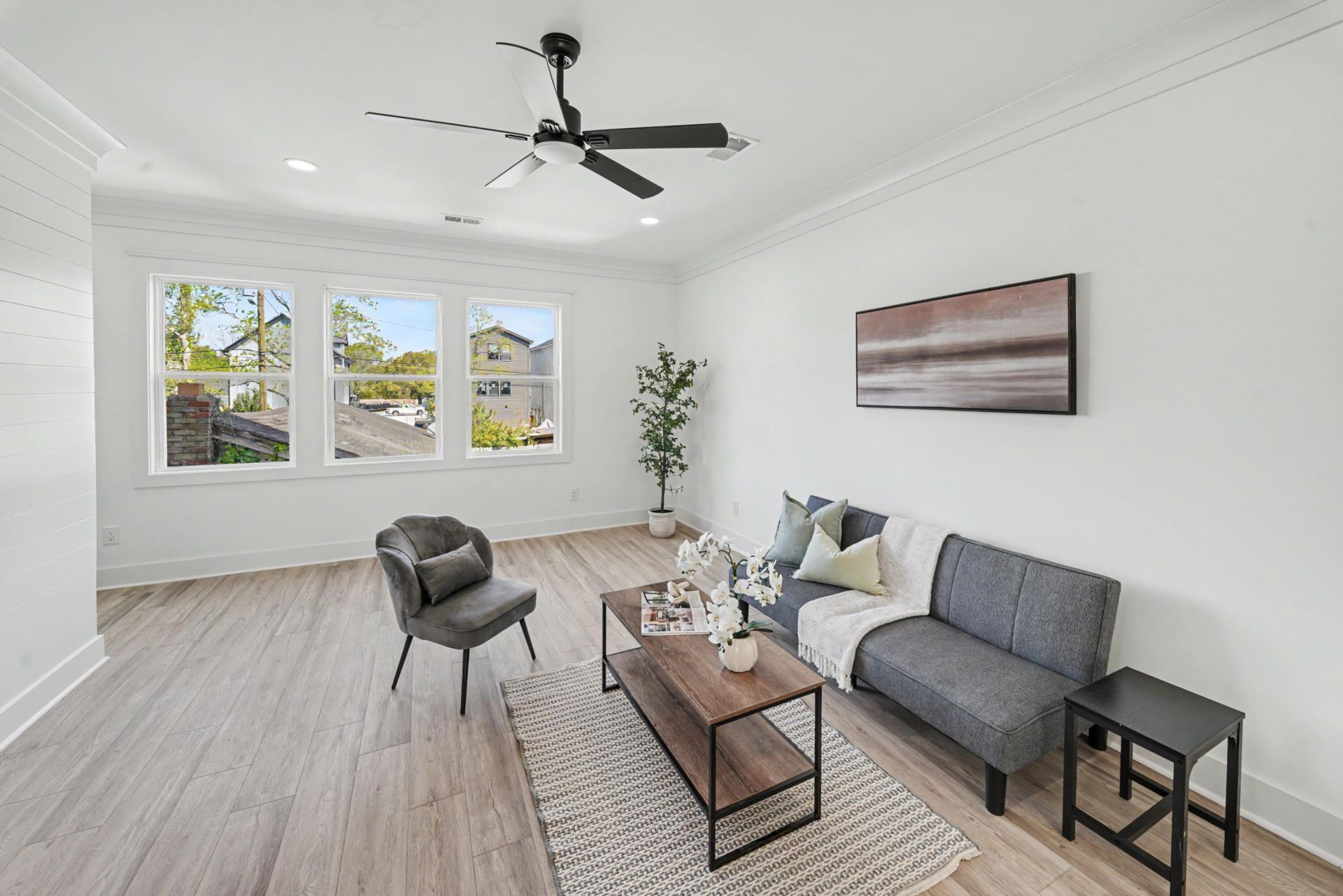 2014 Comstock Avenue Photo 4