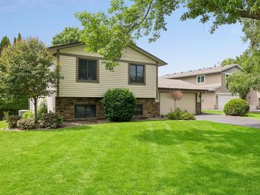 10366 Concord Drive, Eden Prairie, MN 55347