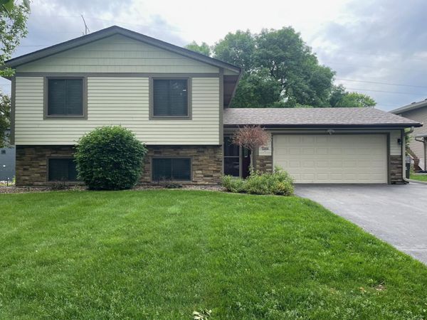 10366 Concord Drive, Eden Prairie, MN 55347