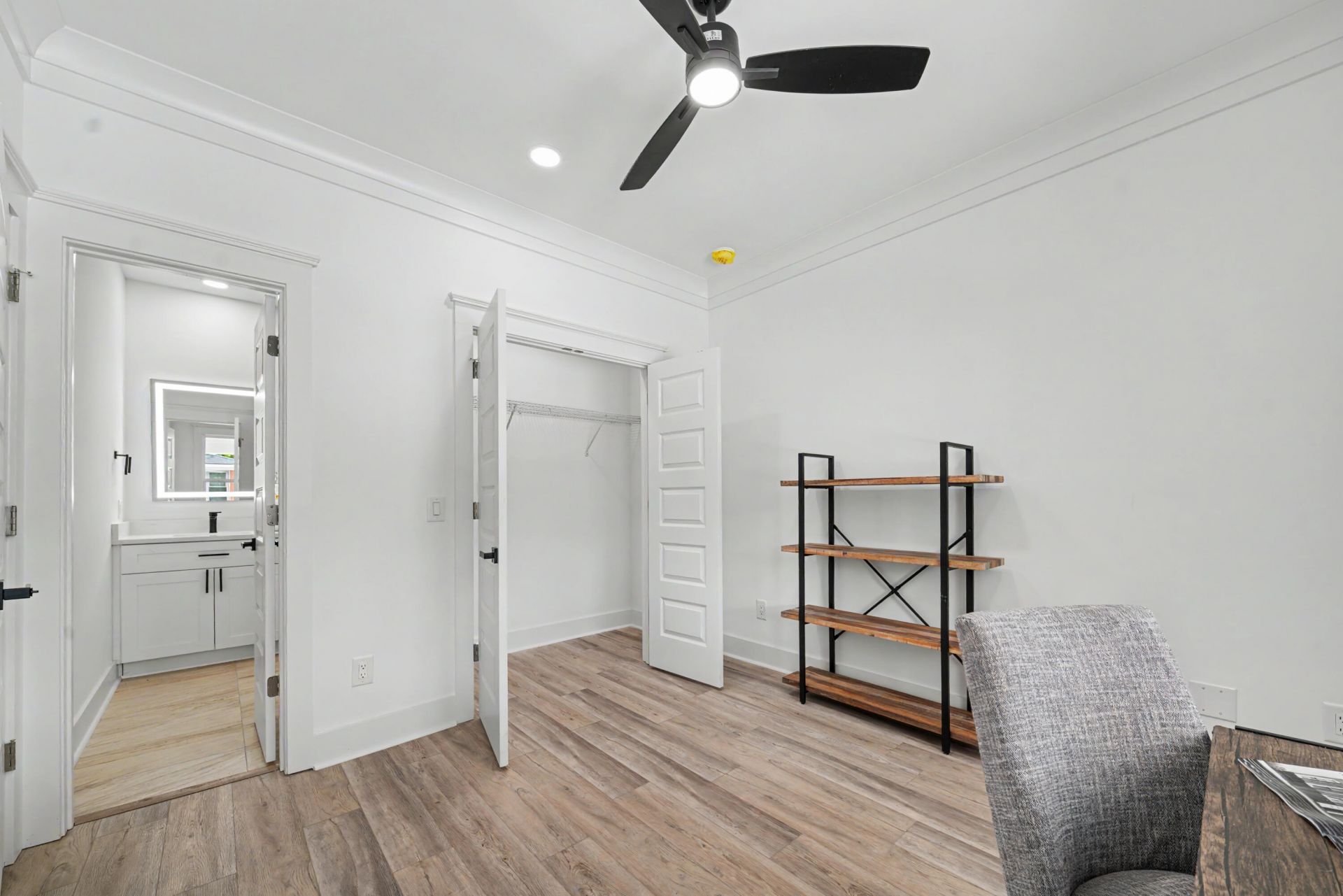 2016 Comstock Avenue Photo 17