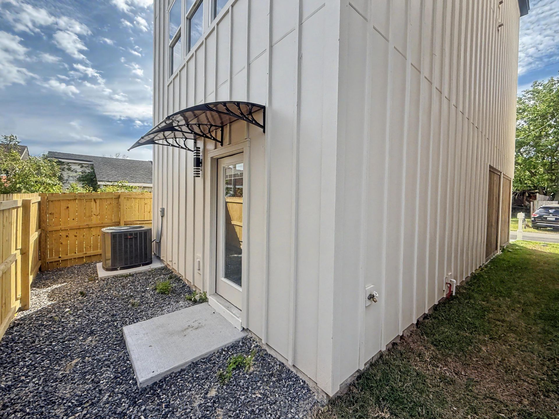 2016 Comstock Avenue Photo 22