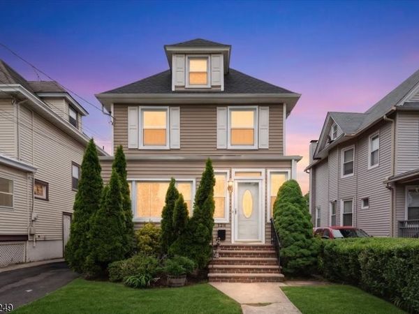 126 Berwyn St, Roselle Park, NJ 07204