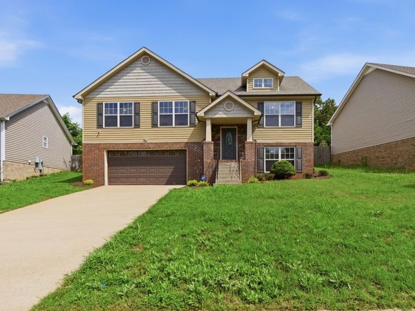 1009 Ishee Dr , Clarksville, TN 37042