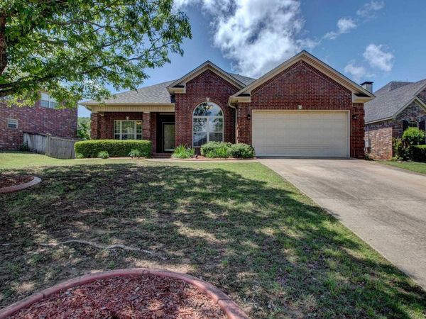 124 Mountain Valley Drive , Maumelle, AR 72113