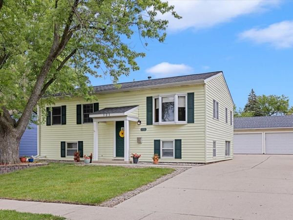 121 Seton Place , Streamwood, IL 60107