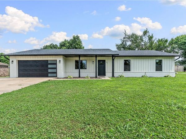 2913 Parkwood Drive , Rogers, AR 72756