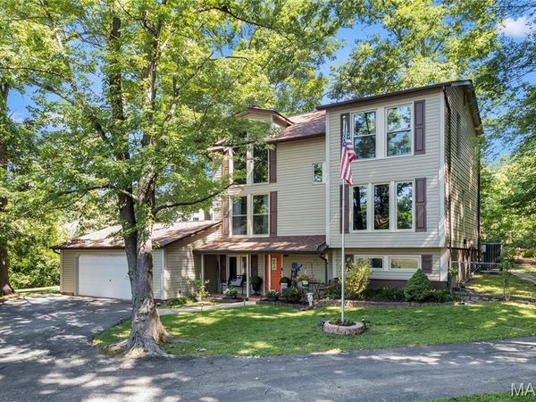 11 Hickory Hollow Lane, Fenton, MO 63026