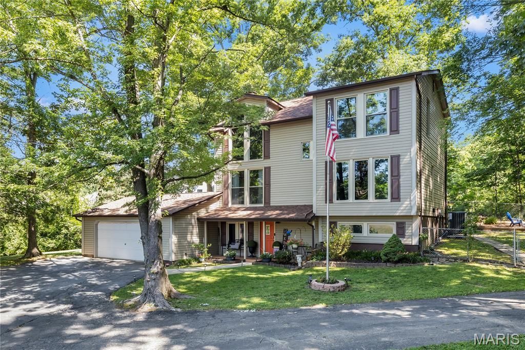 11 Hickory Hollow Lane, Fenton, MO 63026 Main Photo